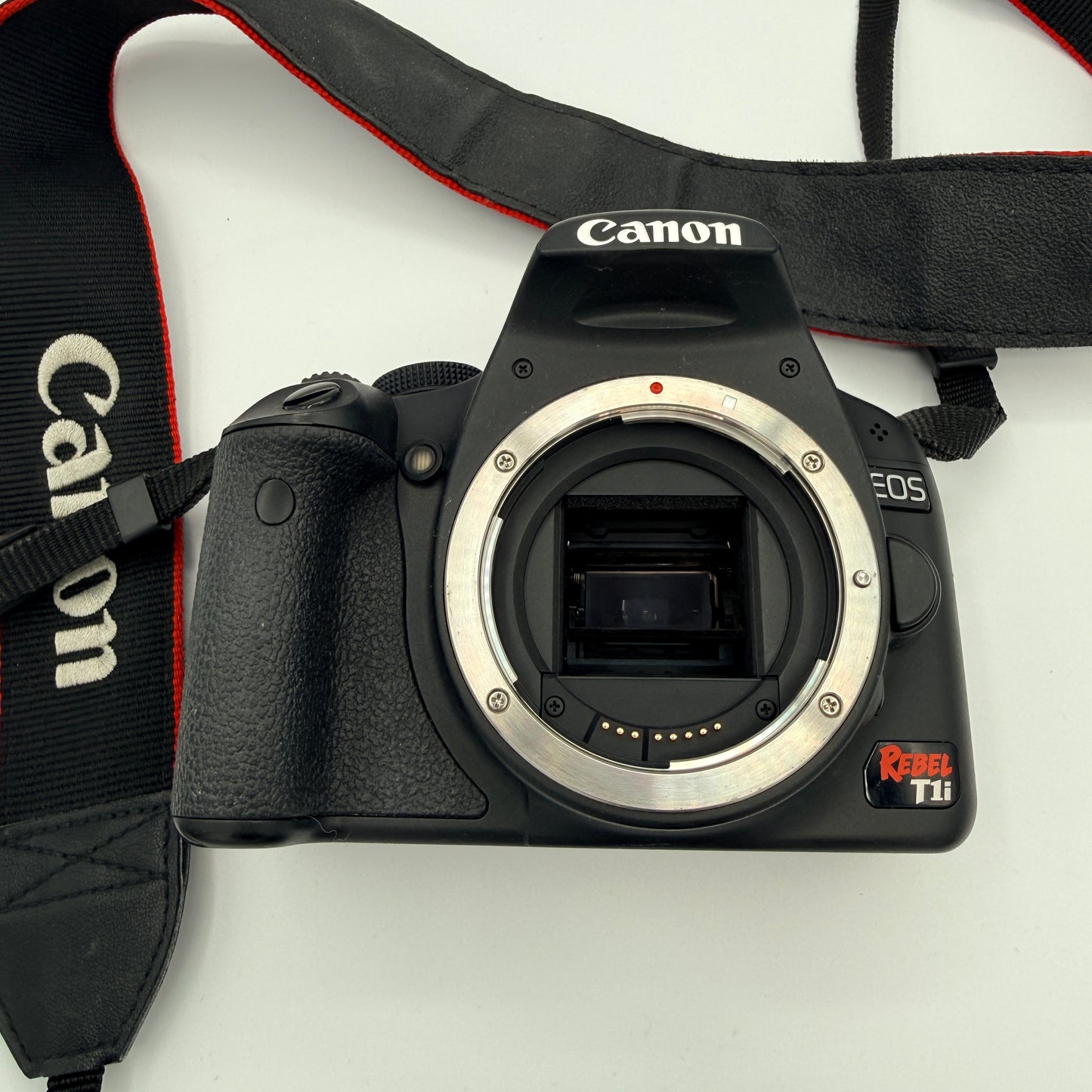 Canon EOS Rebel T1i 15.1MP Digital SLR DSLR - Cracked LCD